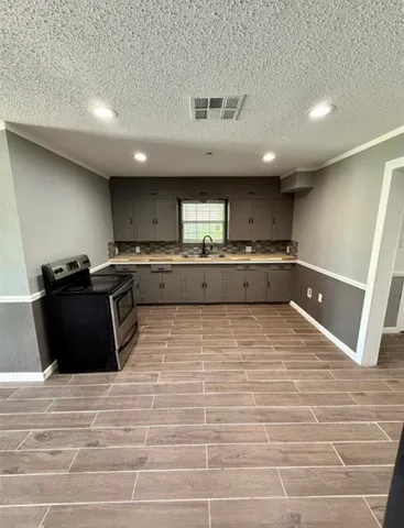 $175,000 | 406 Clear Lake Road, Highlands, TX 77562