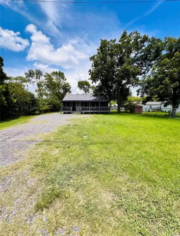 $175,000 | 406 Clear Lake Road, Highlands, TX 77562