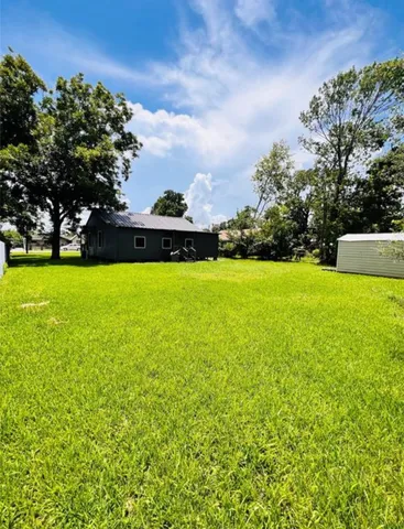 $175,000 | 406 Clear Lake Road, Highlands, TX 77562