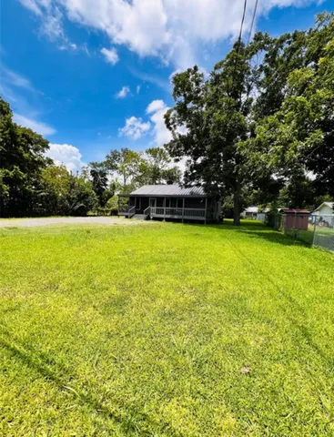 $175,000 | 406 Clear Lake Road, Highlands, TX 77562