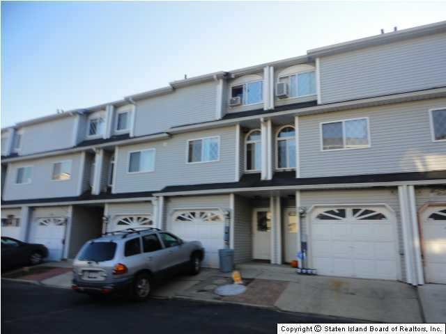 39 Simmons Loop Staten Island, NY 10314 - Photo 2 of 6 Additional Photo
