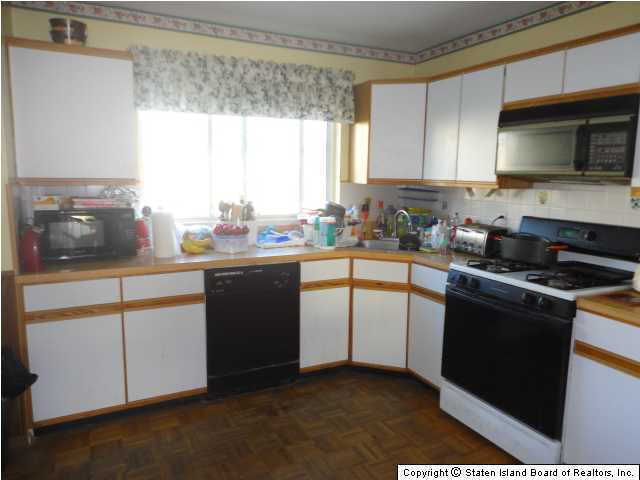 39 Simmons Loop Staten Island, NY 10314 - Photo 3 of 6 Additional Photo