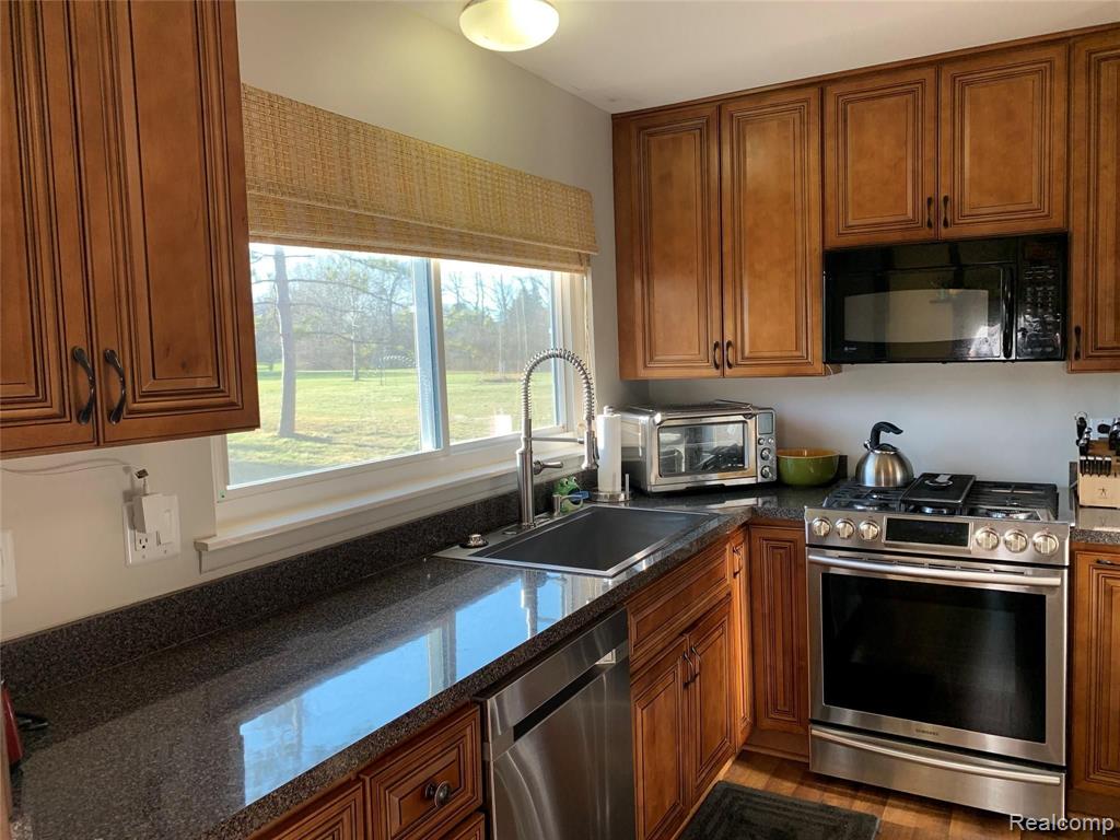 736 Kirkton Court Rochester Hills, MI 48307 - Photo 14 of 48