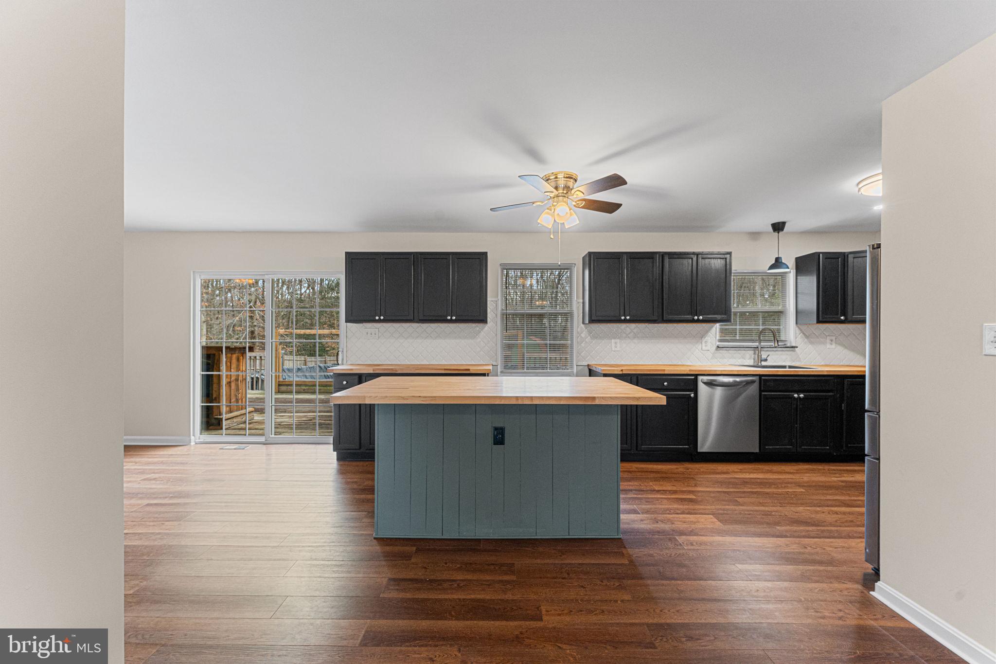 39141 Persimmon Creek Road Mechanicsville, MD 20659 - Photo 9 of 43 KItchen