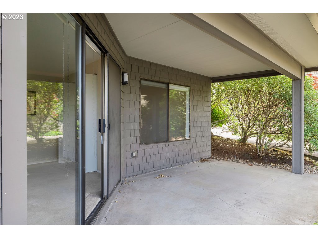 5640 South Riverside Lane, Unit 1 Portland, OR 97239 - Photo 16 of 34 Gallery Image 16