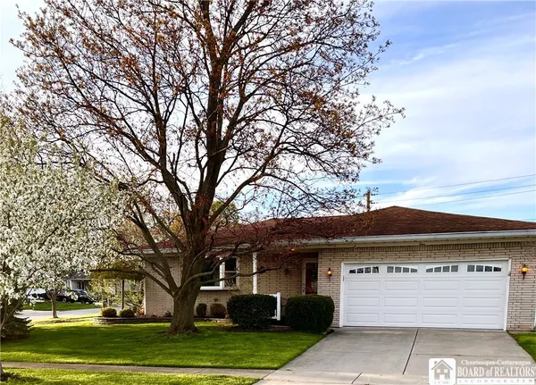 $339,900 | 4 Oakwood Drive, Cheektowaga, NY 14227