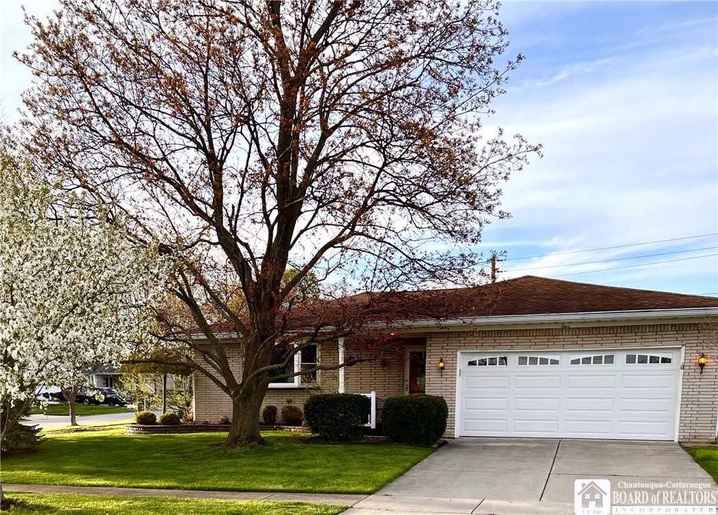 4 Oakwood Drive Cheektowaga, NY 14227 - Photo 1 of 33