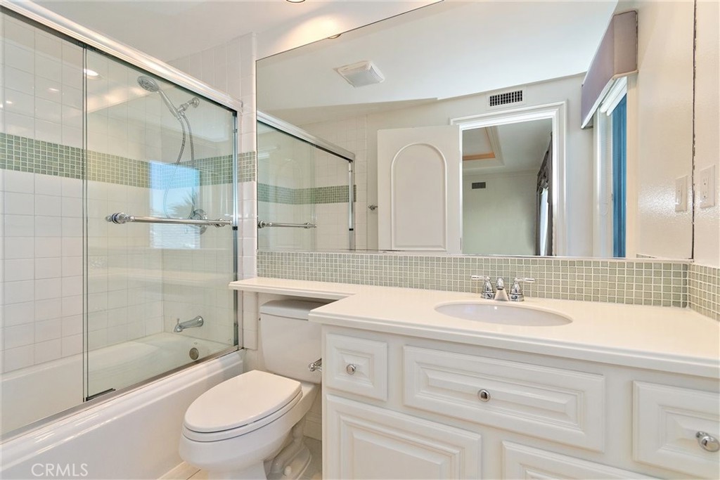 19 Santa Rosa Rolling Hills Estates, CA 90274 - Photo 45 of 62 2nd floor bedroom #5 bathroom