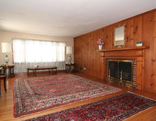 35 Woodbriar Road Wakefield, MA 01880 - Photo 2 of 9 Gallery Image 2