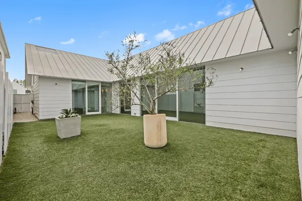 $6,450 | 229 West 25th Street, Houston, TX 77008