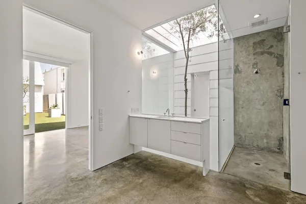 $6,450 | 229 West 25th Street, Houston, TX 77008