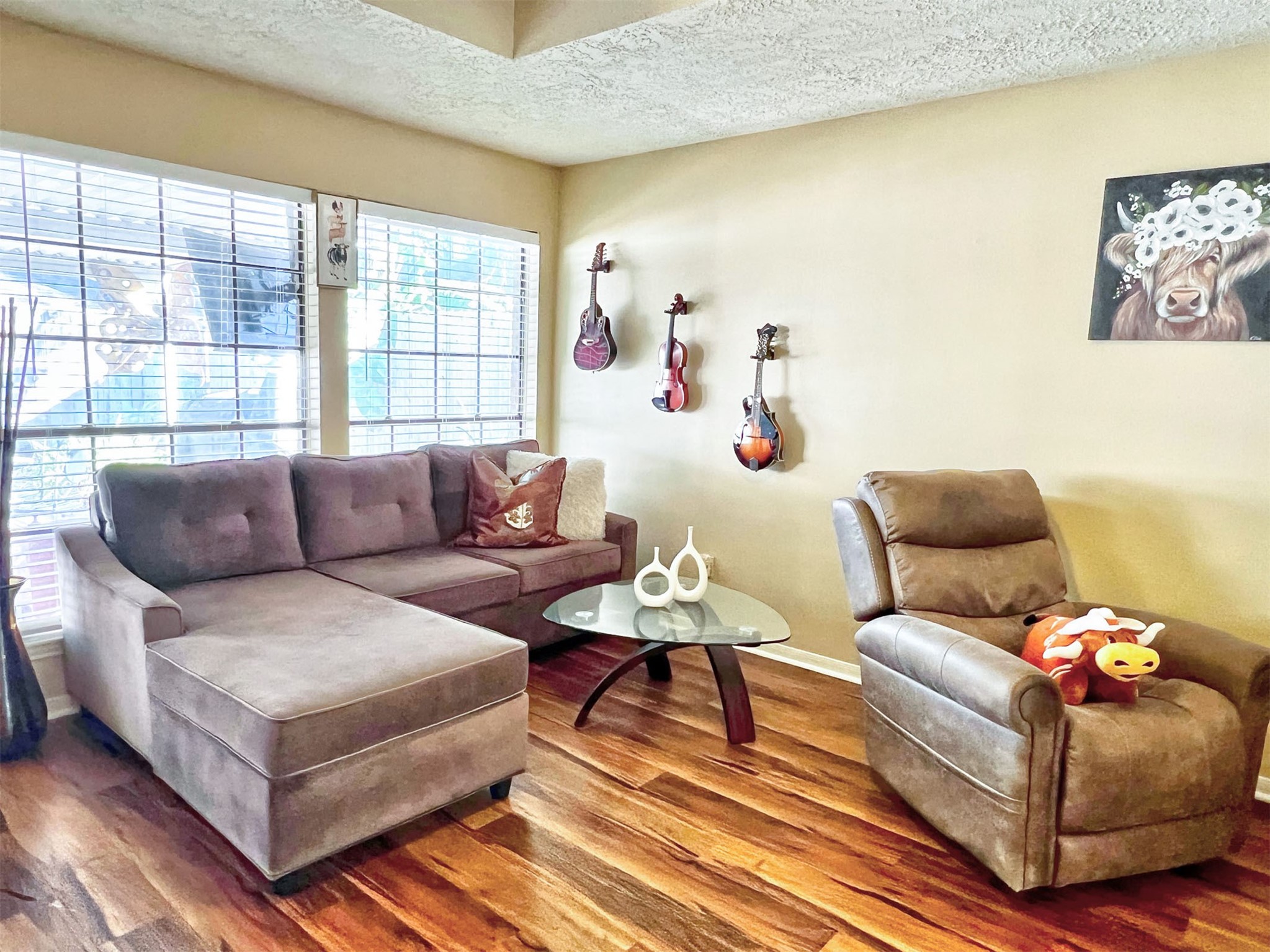 12510 Millvan Drive Houston, TX 77070 - Photo 21 of 46 a living room with furniture and a window