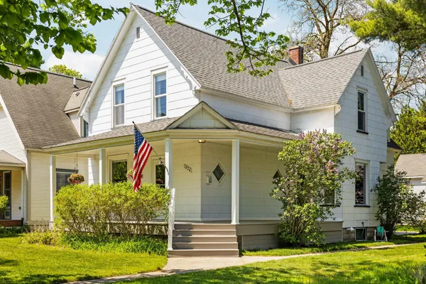 $575,000 | 1026 West Front Street, Traverse City, MI 49684
