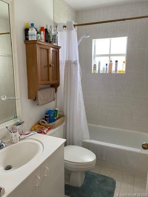 6857 Southwest 158th Pass Miami, FL 33193 - Photo 27 of 41 a bathroom with a sink toilet and shower