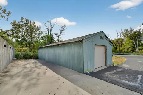 $950,000 | 23 Creek Road, Staatsburg, NY 12580