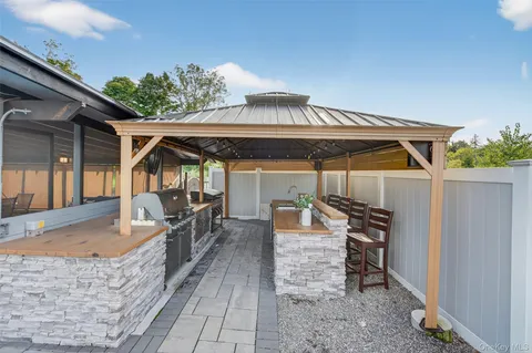 $950,000 | 23 Creek Road, Staatsburg, NY 12580