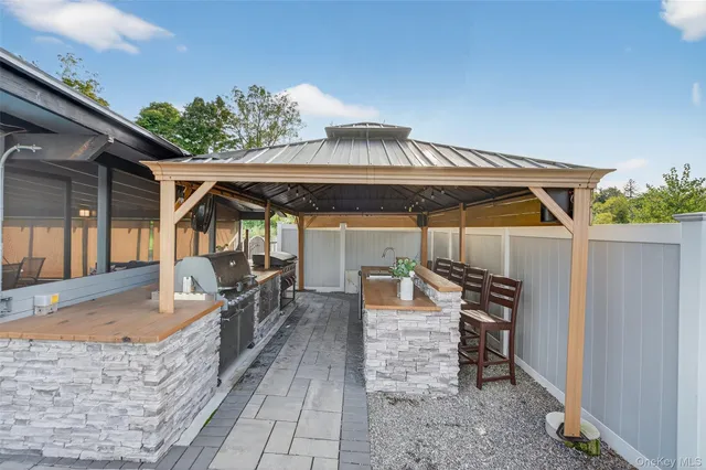 $950,000 | 23 Creek Road, Staatsburg, NY 12580