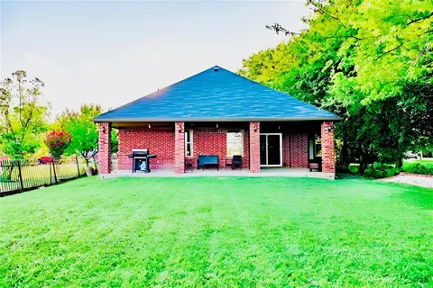 $500,000 | 511 Lakeside Drive, Rockwall, TX 75032
