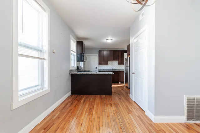 $1,950 | 2968 North Ridgeway Avenue, Unit 2R, Chicago, IL 60618