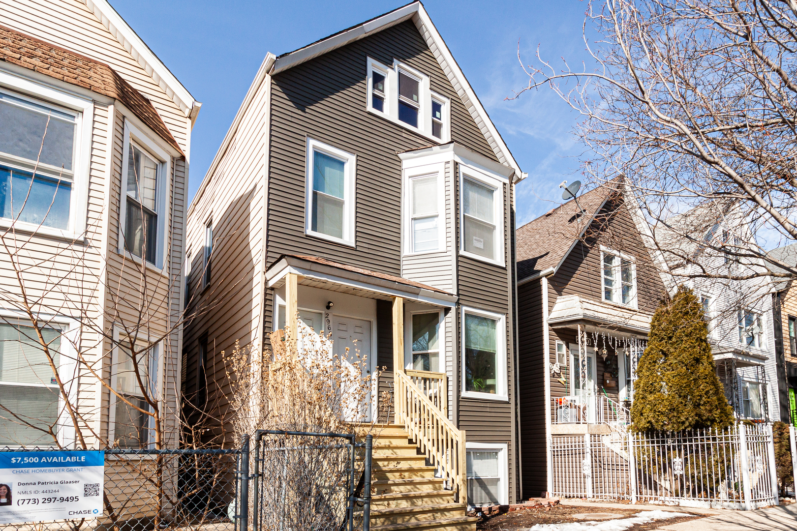 2968 North Ridgeway Avenue, Unit 2R Chicago, IL 60618 - Photo 3 of 23 a front view of a multi story building