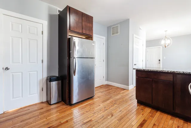 $1,950 | 2968 North Ridgeway Avenue, Unit 2R, Chicago, IL 60618