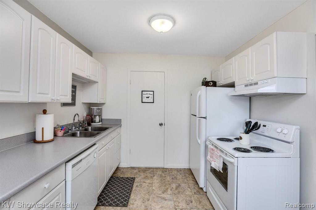 118 Ladd Road Walled Lake, MI 48390 - Photo 10 of 18