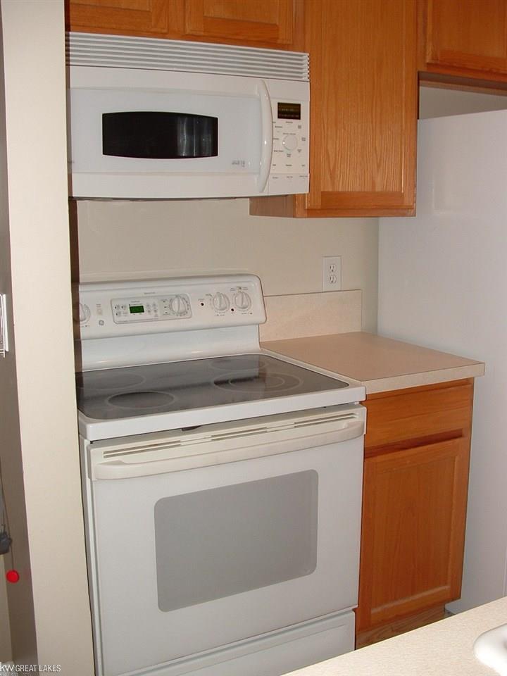 39182 Hayes Road Clinton Township, MI 48038 - Photo 8 of 27 Microwave & Stove