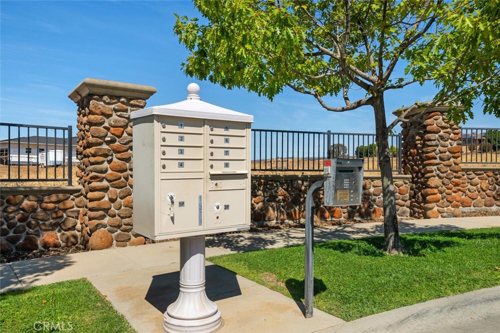 6 Matada Court Chico, CA 95928 - Photo 4 of 14 a front view of a house with garden