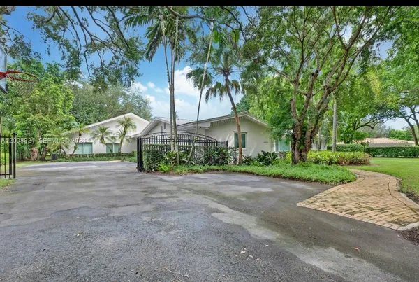 $15,000 | 6875 Southwest 96th Street, Unit 6875, Pinecrest, FL 33156