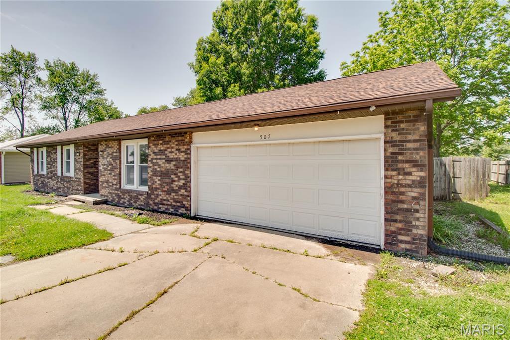 507 Walnut Street Hillsboro, IL 62049 - Photo 4 of 32