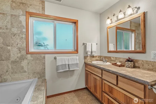 $552,500 | 211 North Welcome Slough Road, Cathlamet, WA 98612