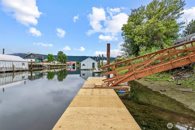 $552,500 | 211 North Welcome Slough Road, Cathlamet, WA 98612