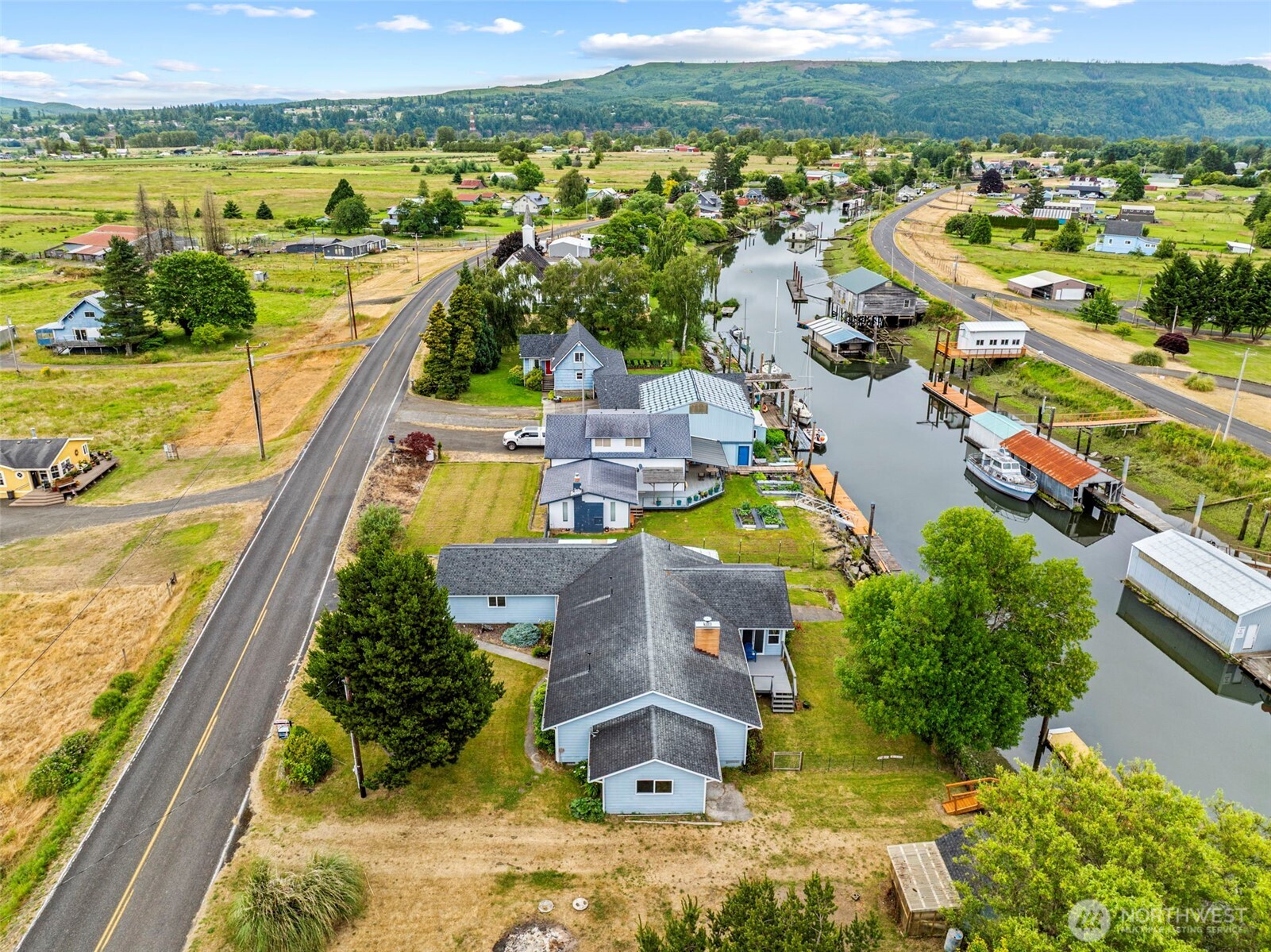 211 North Welcome Slough Road Cathlamet, WA 98612 - Photo 9 of 40