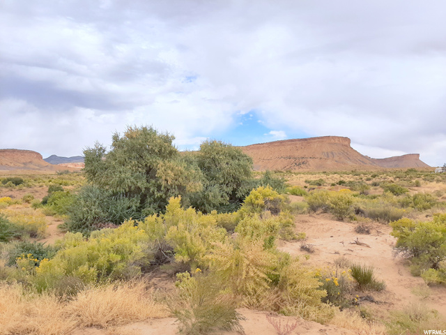 271 Thompson Cyn Road Green River, UT 84525 - Photo 19 of 26 Looking east from the property.