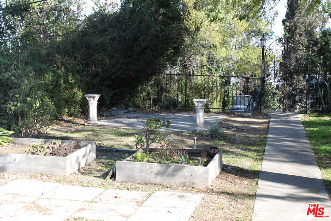 2335 Silver Ridge Avenue Los Angeles, CA 90039 - Photo 12 of 17 a view of a yard with plants