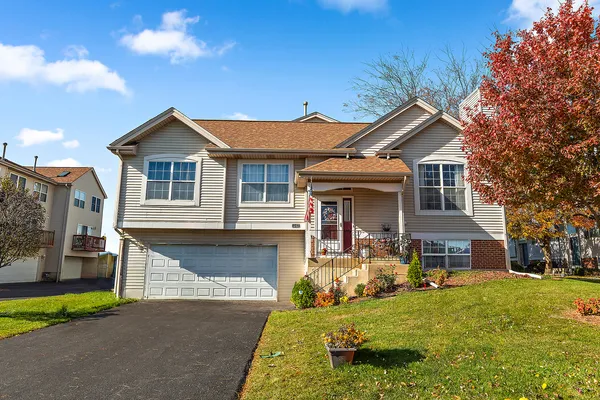 $225,000 | 1352 Fox Hound Trail, Beecher, IL 60401