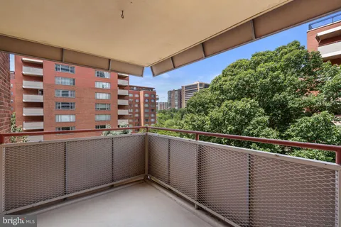 $214,900 | 1021 Arlington Boulevard, Unit 806, Arlington, VA 22209