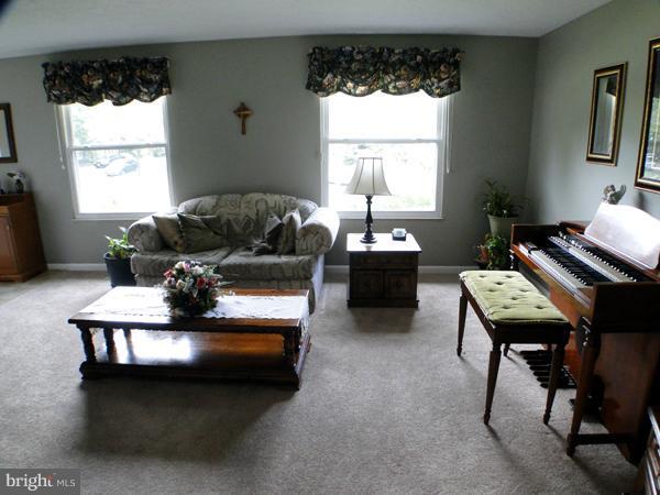 10067 Quantrell Row Columbia, MD 21046 - Photo 23 of 25 Living Room