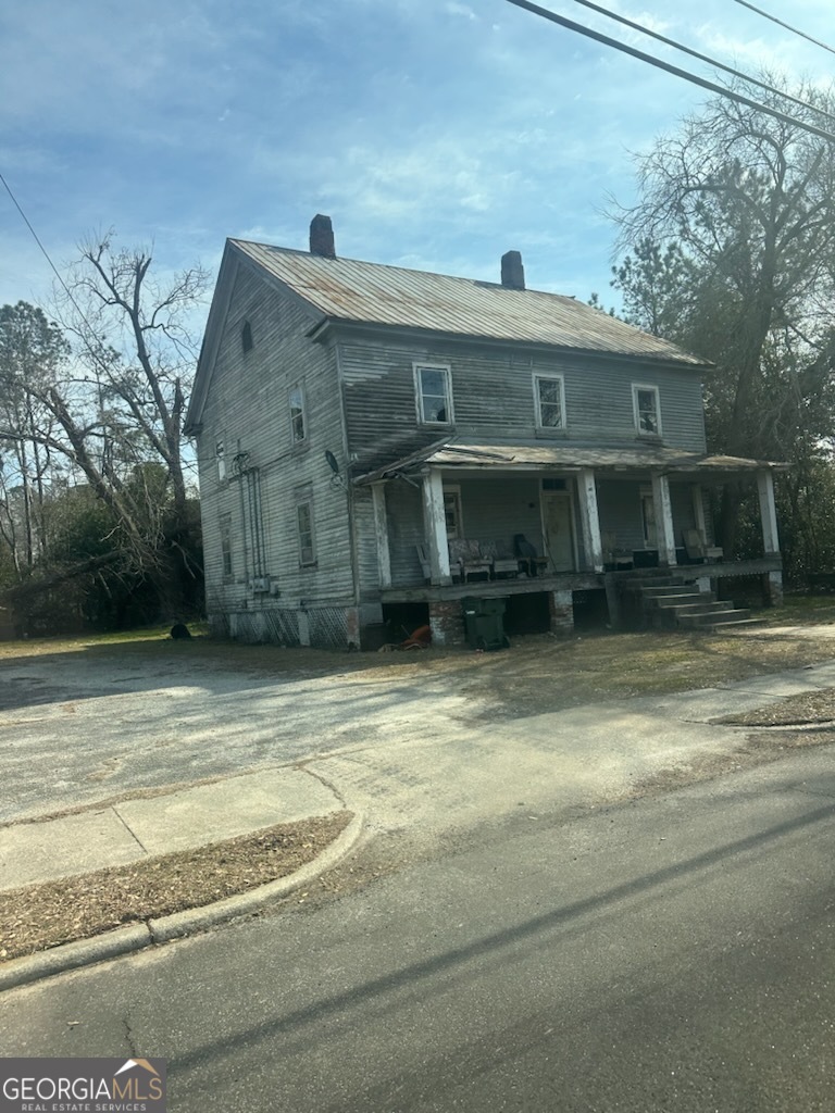 69 South Main Street Wadley, GA 30477 - Photo 2 of 3 a front view of a house with a yard