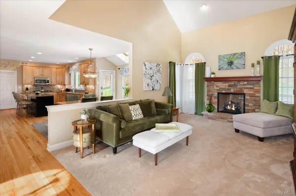 $1,350,000 | 15 Hallocks Run, Somers, NY 10589