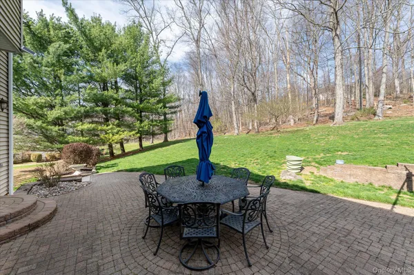 $1,350,000 | 15 Hallocks Run, Somers, NY 10589