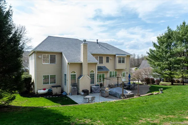 $1,350,000 | 15 Hallocks Run, Somers, NY 10589