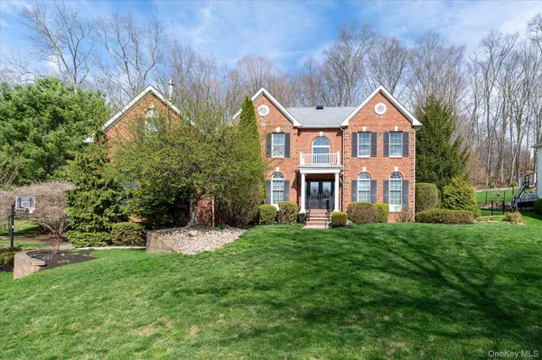 $1,350,000 | 15 Hallocks Run, Somers, NY 10589