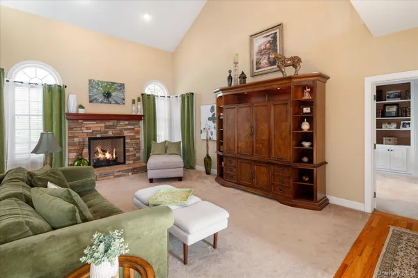 $1,350,000 | 15 Hallocks Run, Somers, NY 10589