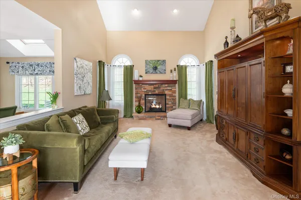 $1,350,000 | 15 Hallocks Run, Somers, NY 10589