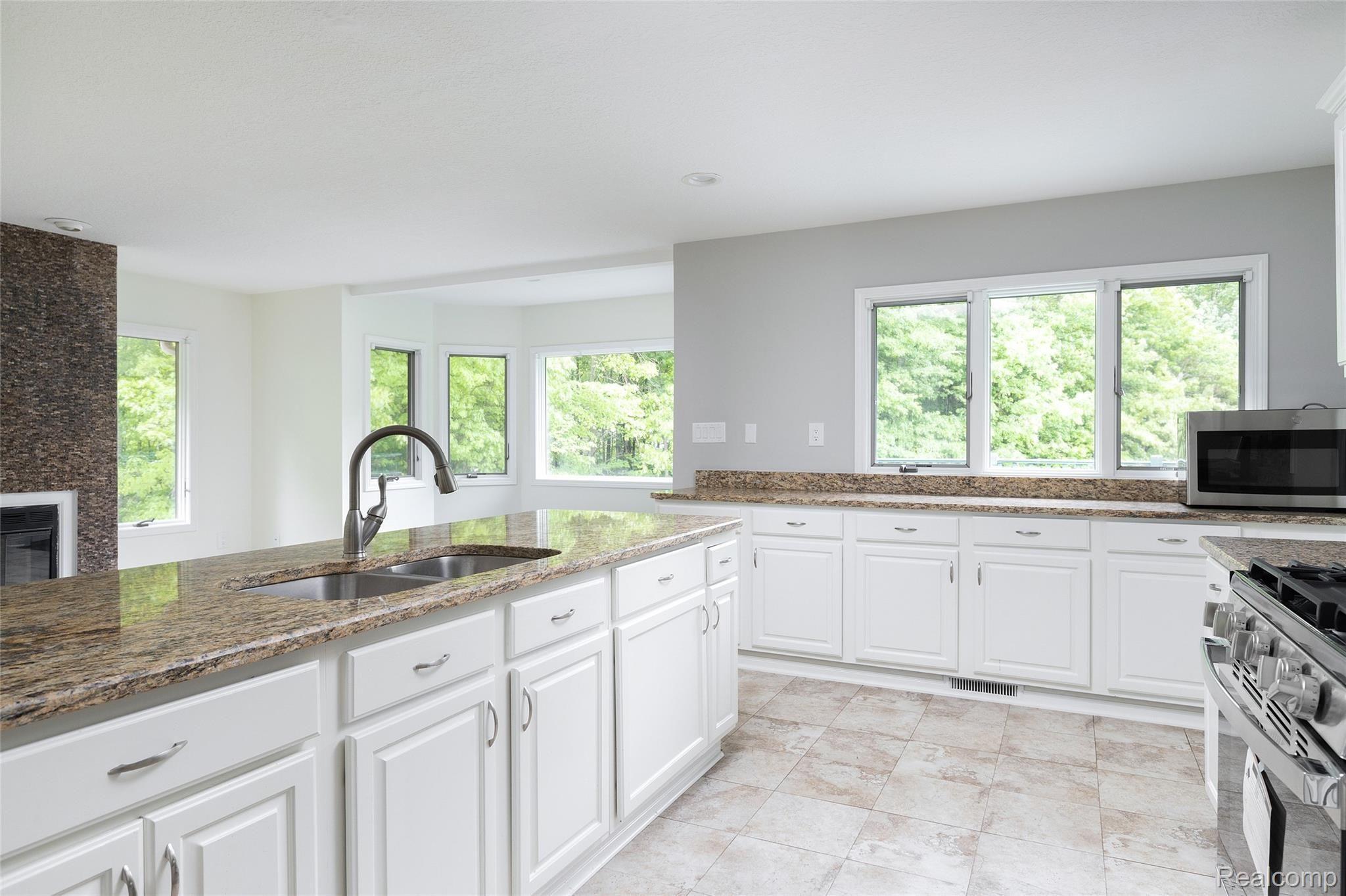 22135 Inkster Road Romulus, MI 48174 - Photo 10 of 40 10.jpg