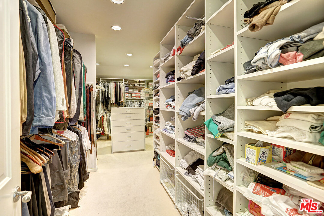 10450 Charing Cross Road Los Angeles, CA 90024 - Photo 24 of 33