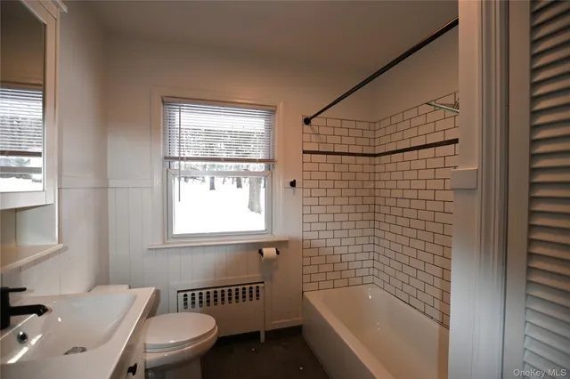 $2,400 | 86 Mill House Road, Unit 2, Marlboro, NY 12542