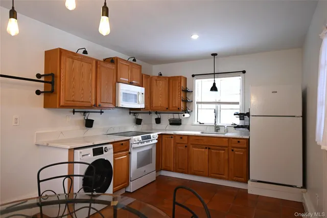 $2,400 | 86 Mill House Road, Unit 2, Marlboro, NY 12542