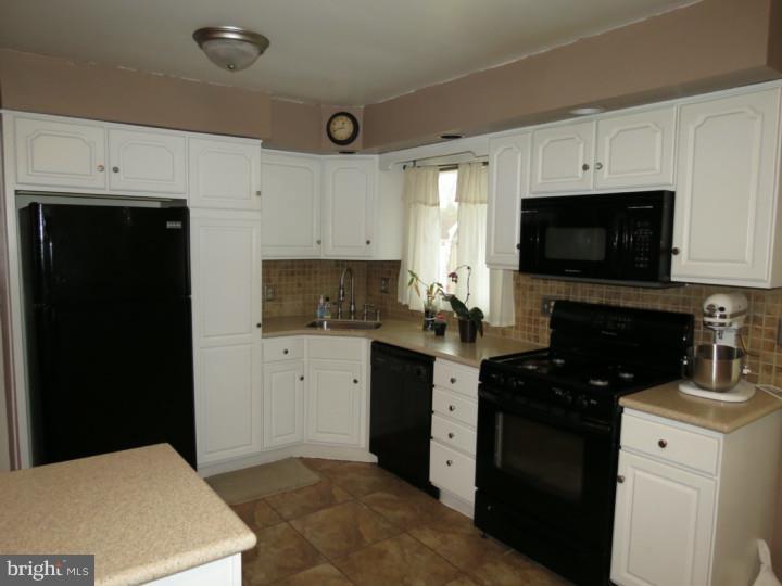 912 St Mark Drive Glendora, NJ 08029 - Photo 4 of 18 Kitchen